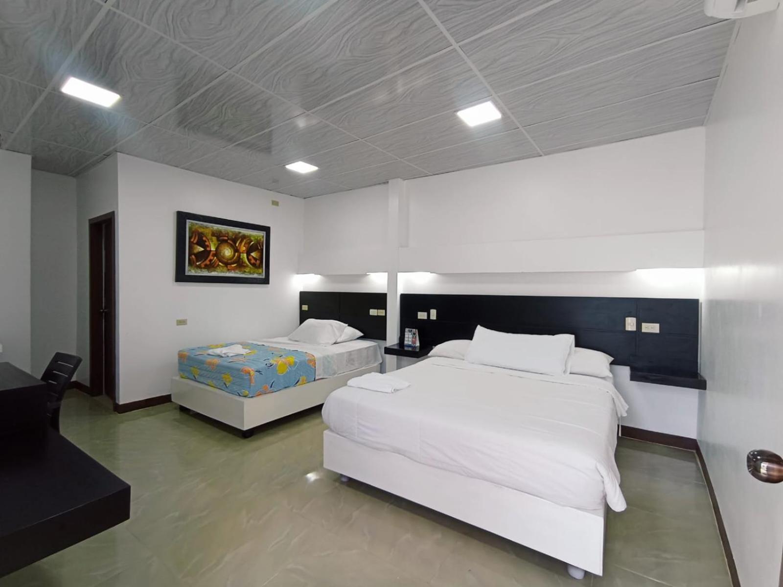 Hotel Los Algarrobos Puerto Baquerizo Moreno Exterior photo